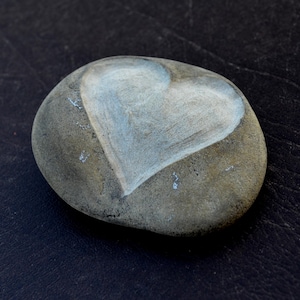 Natural Stone Carved Heart Shaped Love Rock, Anniversary Gift for Her & Him, Engraved Memory Token, Hand Carved 3D Rock for Garden Lover