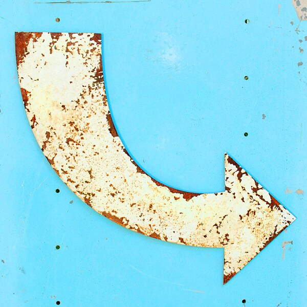 Rustic Cream Metal Curved Arrow