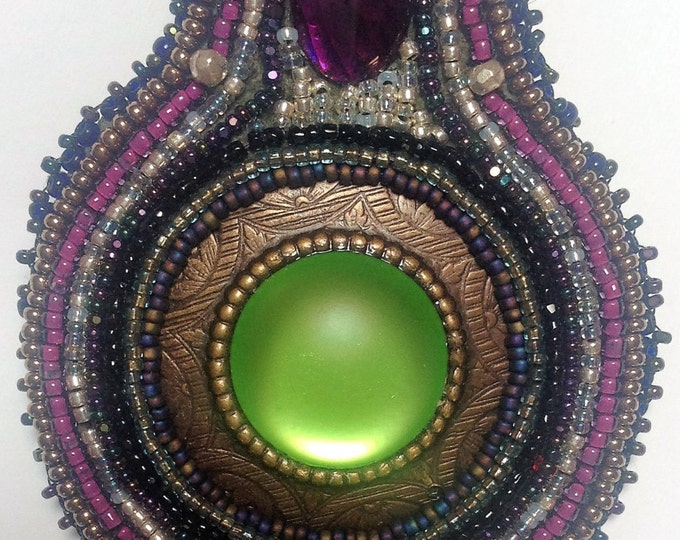 Pendant/Pin in green, bronze and purple