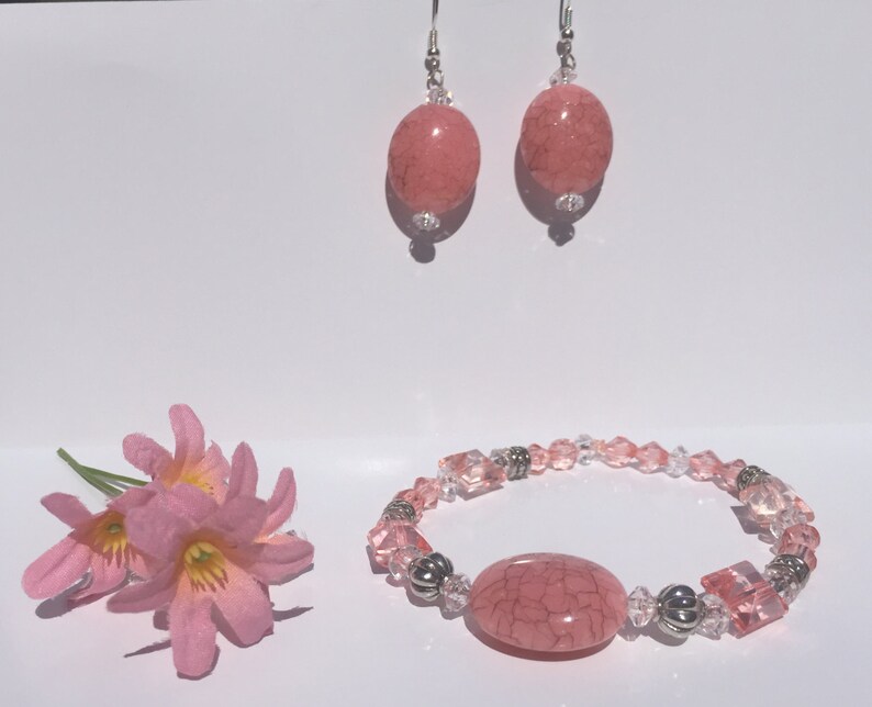 Stretch bracelet. clear crystal and silver beads Earrings and bracelet pink Light weight