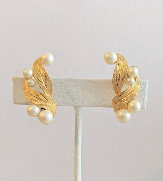 Vintage Kramer Goldtone Faux Pearl Clip On Earrin… - image 1