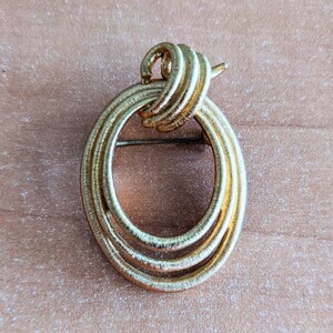 Vintage Signed MONET Gold Tone Oval Swirl Pin Brooch