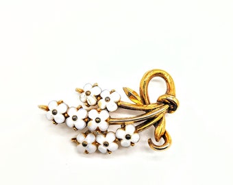 Vintage Trifari 1950s Milk Glass Gold Plated Forget Me Not Pin Brooch