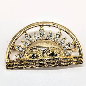 Vintage Sunrise Gold Tone Rhinestones Brooch Pin