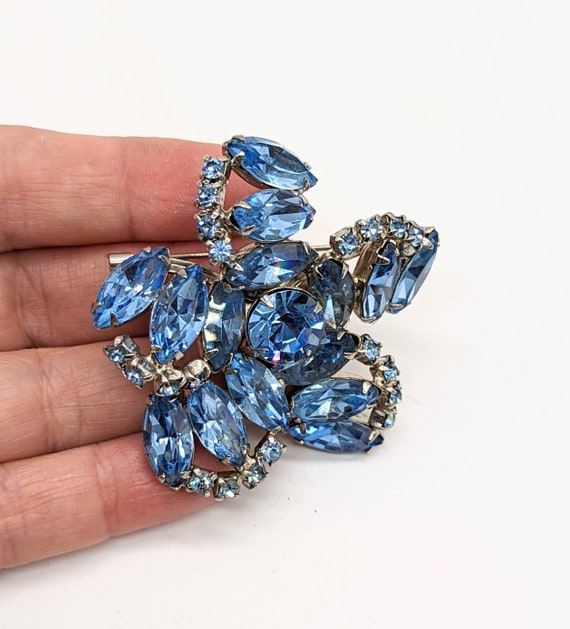 Vintage Fabulous Blue Rhinestone Layered 3D Star Broo… - Gem