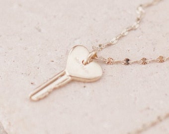 Amour Key Halskette Minimalistisch, zart Schmuck in Gold, Rosegold oder Silber von HONEYCAT