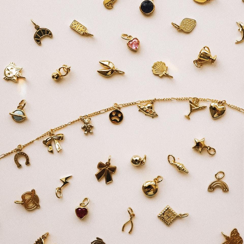 Individuelles Bettelarmband - Kreieren Sie Ihren eigenen zierlichen Gold-, Roségold- oder Silberschmuck | Mix Match Ketten Charms | Brautjungfer Geschenk, Personalisiert