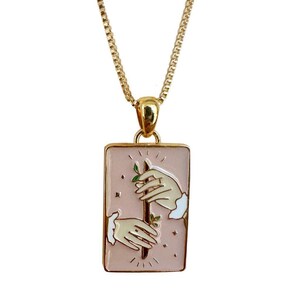 Collier avec pendentif tarot en émail coloré de la reine des baguettes | Collier meilleure amie