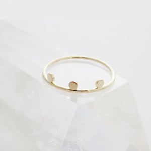 Anillo Dottie de oro delicado: joyería minimalista apilable