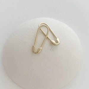 Mini Sicherheitsnadel-Creolen in Gold, Silber, Rosegold | Minimalist Schmuck für jeden Tag  Honigkatze