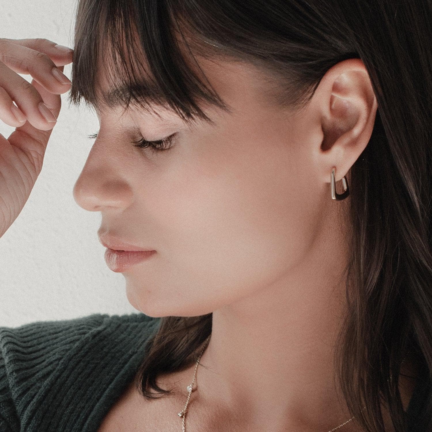 Delicati orecchini a forma di stella, gioielli minimalisti (4 mm) - Italia