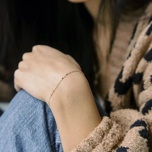 Zierliches Dottie Armband - Minimalistischer Lagen Schmuck