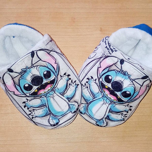 Chaussons bébé inspirés de Stitch. Taille nouveau-né à US 6. Fait à la main