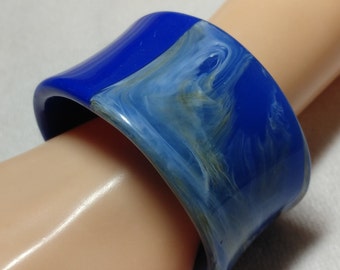 End of Day Lucite Bangle Bracelet Vintage Sky Blue
