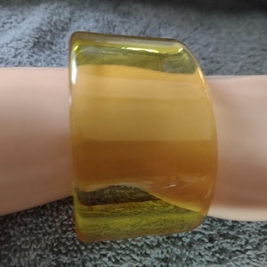 Vintage claro amarillo lucite brazalete pulsera brazalete