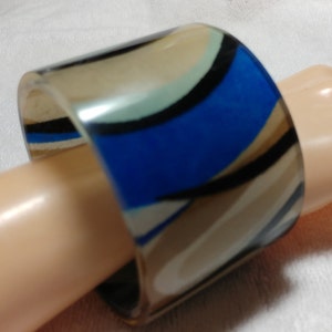 vintage, Chunky Blue, Black, Brown Fabric Encased Lucite Bangle Bracelet