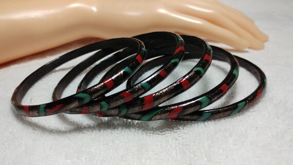 5 pc. Black, Red, and Green Glass Bangles - image 3