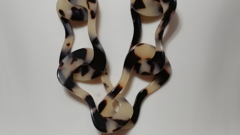 Vintage Cream Tortoise Irregular Link Cookie Dough Long Lucite Necklace