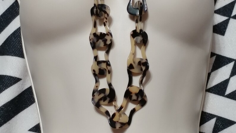 Vintage Cream Tortoise Irregular Link Cookie Dough Long Lucite Necklace