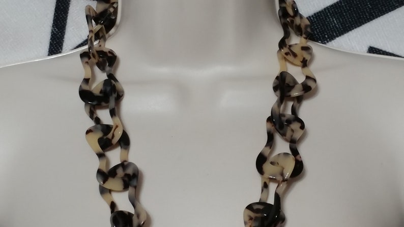 Vintage Cream Tortoise Irregular Link Cookie Dough Long Lucite Necklace