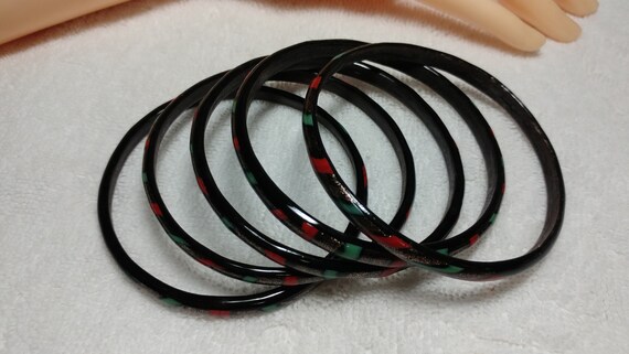 5 pc. Black, Red, and Green Glass Bangles - image 5