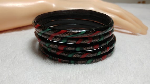 5 pc. Black, Red, and Green Glass Bangles - image 6