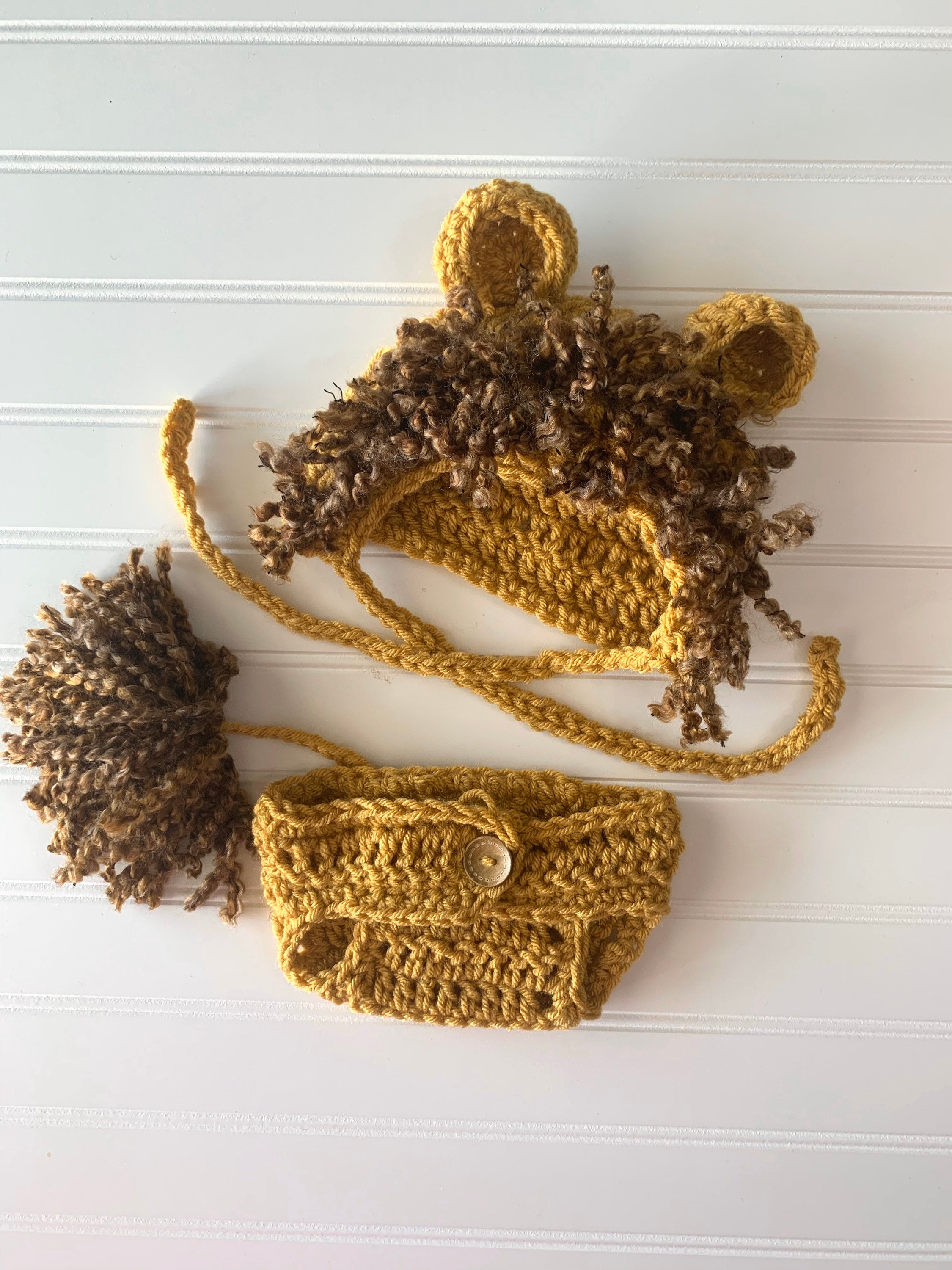 Crochet Lion Hat and Diaper Cover Set: Newborn Photo Prop