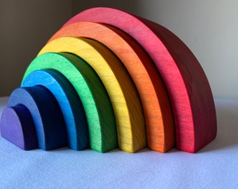 Apilador arco iris, apilador de rompecabezas arco iris, juguete de madera, inspirado en Waldorf, juguete montessori, 2,25" de espesor y 10" de largo, Montessori