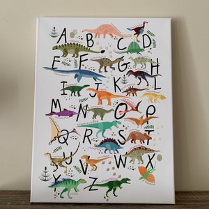 Alfabeto de dinosaurios, póster del alfabeto, póster en lienzo, impresión en lienzo, materiales montessori, decoración de habitación infantil, decoración de pared, impresión educativa, dinosaurio