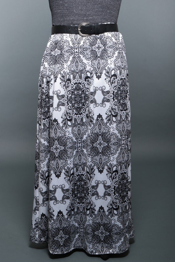 white maxi skirt with pockets