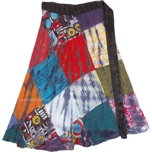 Korte veelkleurige hippierok met patchwork in klatergoudpatches wikkelstijl taille
