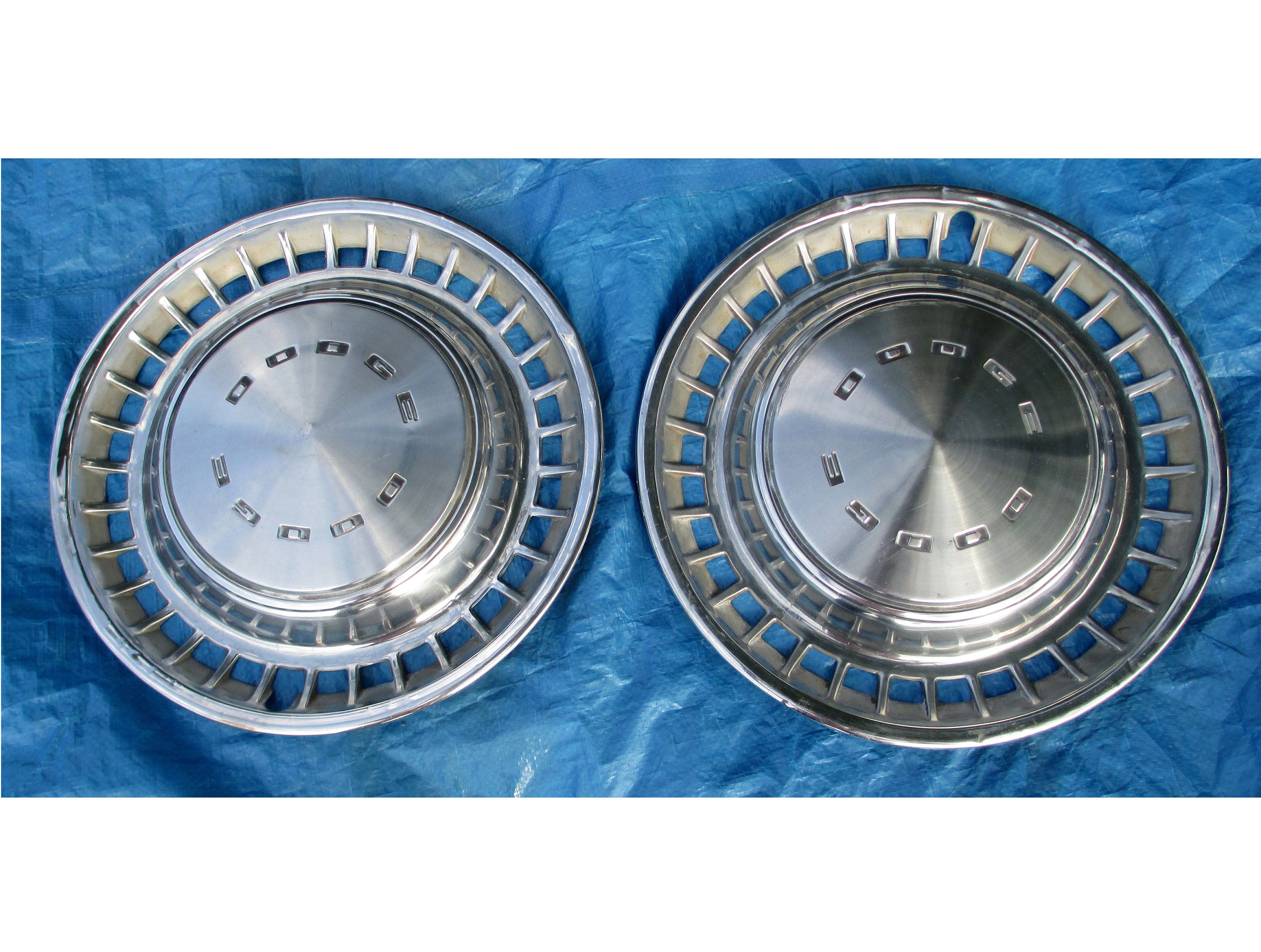 Vintage dodge hubcaps deals