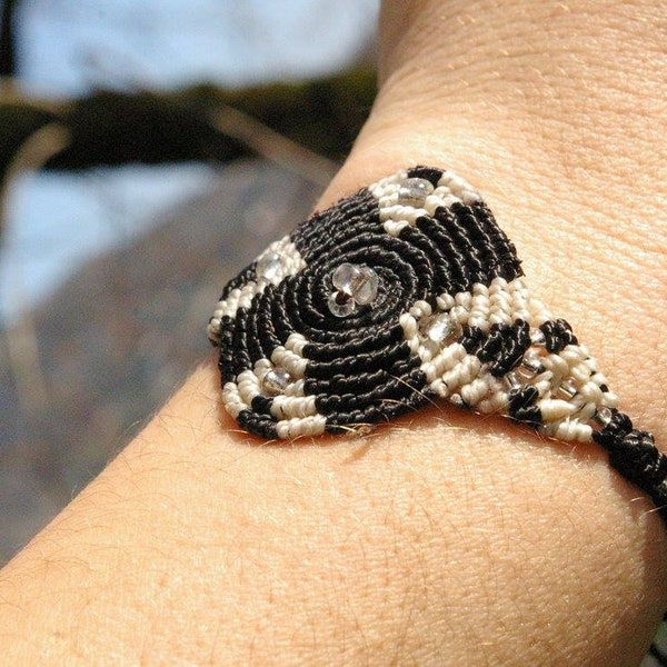 Bracelet macramé en tourbillon noir et blanc perles de rocaille blanche, réglable, style Boho