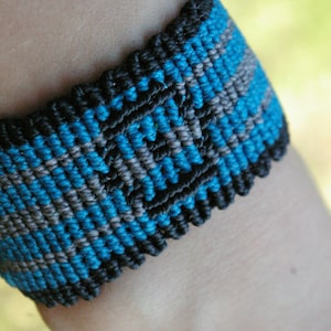 Bracelet macramé épais, réglable, bleu, gris, noir style Boho