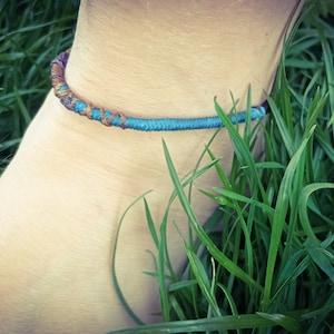 Bracelet macramé multicolor rouge, gris, doré, réglable style Boho
