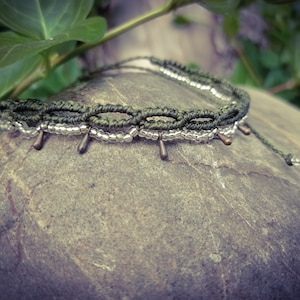 Bracelet macramé multicolor rouge, gris, doré, réglable style Boho