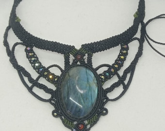 Sublime LABRADORITE choker necklace in black macrame, work with care. Handmade in conscience.