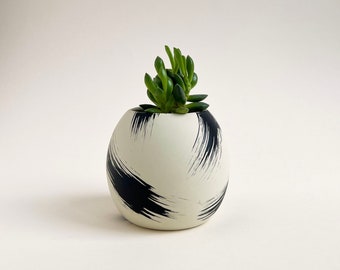 Round Brush Strokes Plant Pot