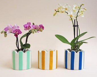 Small Scalloped Stripy Pot - Choose Your Colours