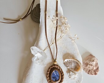 NAÍMA Leather necklace with Sodalite