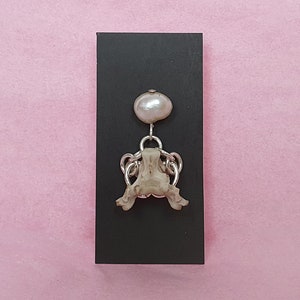 Knochen und Perlen Ohrstecker