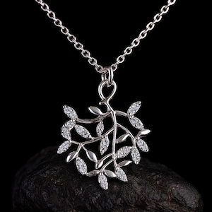 14K Gold Tree of Life Pendant Necklace with D Color VVS1 Moissanite Leaves – Elegant Nature-Inspired Jewelry Gift for Her
