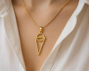 Naszyjnik z wisiorkiem w kształcie trójkąta, wykonany z litego złota 14K – nowoczesna, minimalistyczna biżuteria ze złota