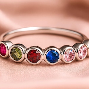 7 Stein Geburtsstein Ring - 8K Solid Gold Band mit D Farbe VVS1 Moissanit - Personalisierter Familienschmuck Geschenk - Individuelles Familienschmuckgeschenk