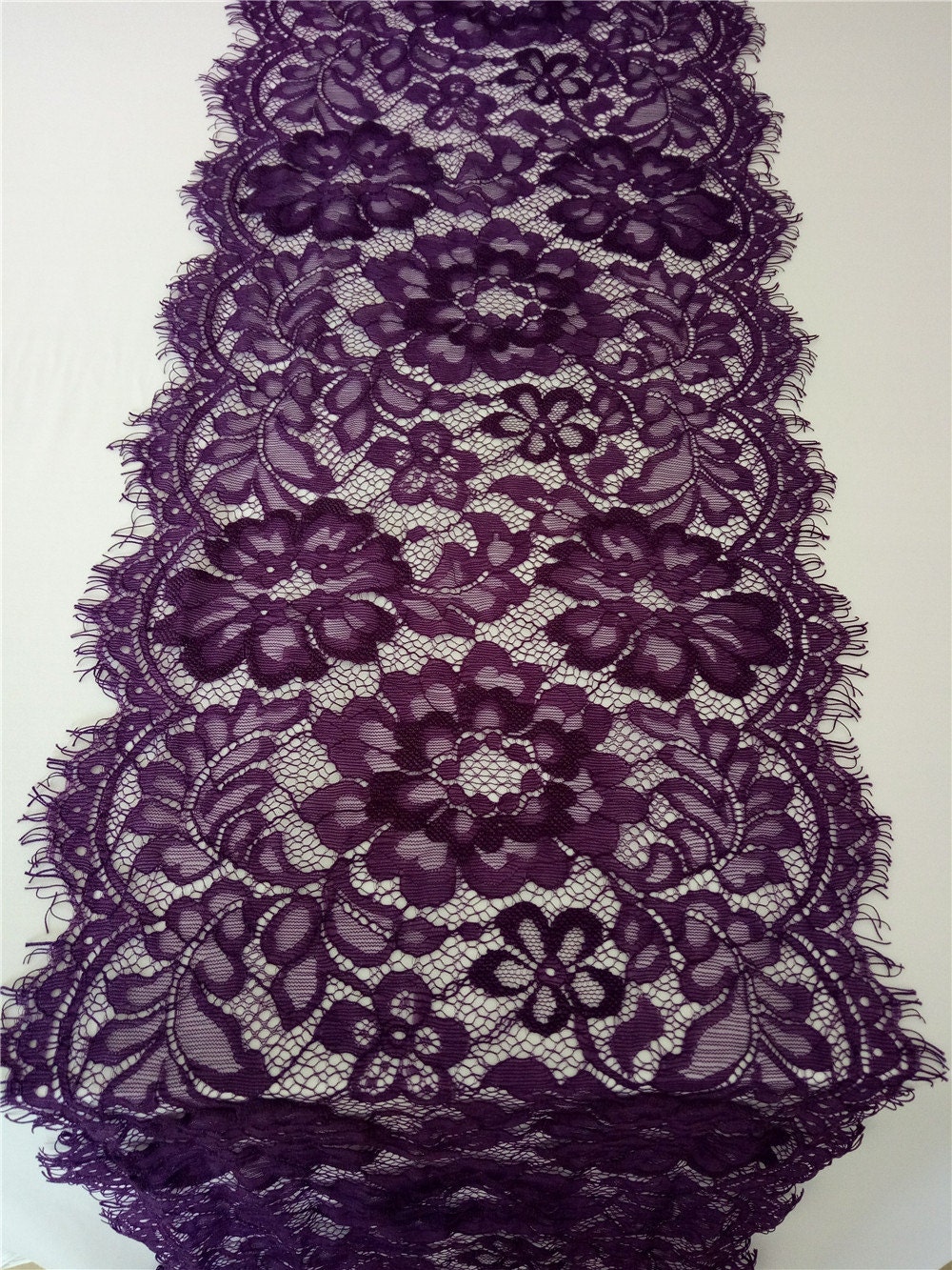 Chemin de table dentelle violette, 10", chemins de table violets, chemins de table de mariage, chemin de table dentelle, mariages, superposition de dentelle, chemin de table dentelle