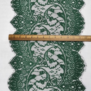May include: Green lace trim with a paisley pattern. The lace is approximately 3.8 cm wide.
