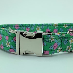 Handmade Liberty Strawberries and Cream Dog Collar with Welded Nickel D Ring