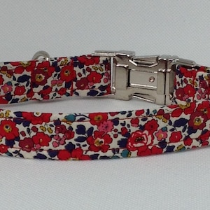 Handmade Pretty Floral Liberty Fabric Dog Collar With Welded Nickel D Ring Bild 2