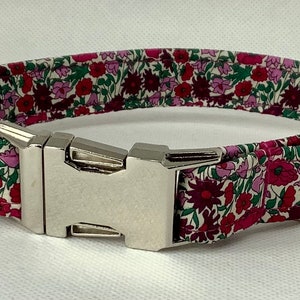 Collar para perro hecho a mano con tela Liberty Petal & Bud