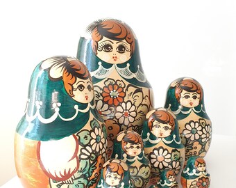 Matryoshka 9 wooden dolls Russian collectible vintage